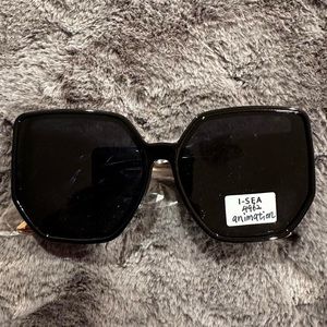 Black oversized women’s sunglasses with gold sides brand new never used